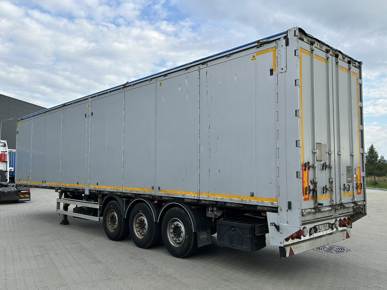 BODEX KIS 3F - Poluprikolica sa pokretnim podom: slika 3 BODEX KIS 3F - Poluprikolica sa pokretnim podom: slika 3