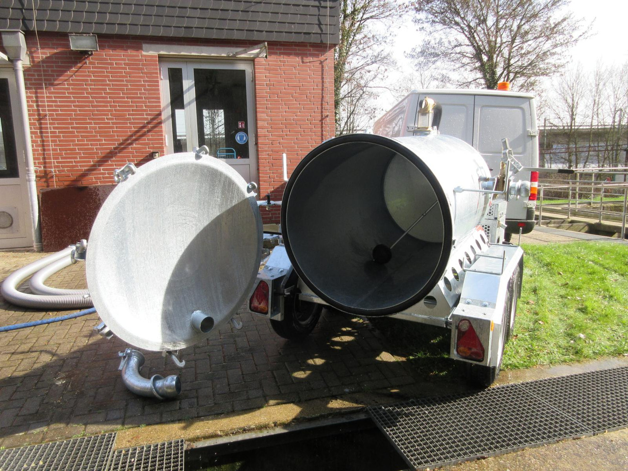 M-Vac 1500 Vacuum system specialized for drilling mud / vacuum container 1500l - Mašina za usmereno bušenje: slika 2 M-Vac 1500 Vacuum system specialized for drilling mud / vacuum container 1500l - Mašina za usmereno bušenje: slika 2