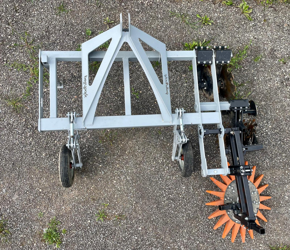 Berrypark Roll- und Fingerhacke / Orchard Weeder / Sarcleuse arboricole / Pielnik sadowniczy - Kultivator: slika 4 Berrypark Roll- und Fingerhacke / Orchard Weeder / Sarcleuse arboricole / Pielnik sadowniczy - Kultivator: slika 4