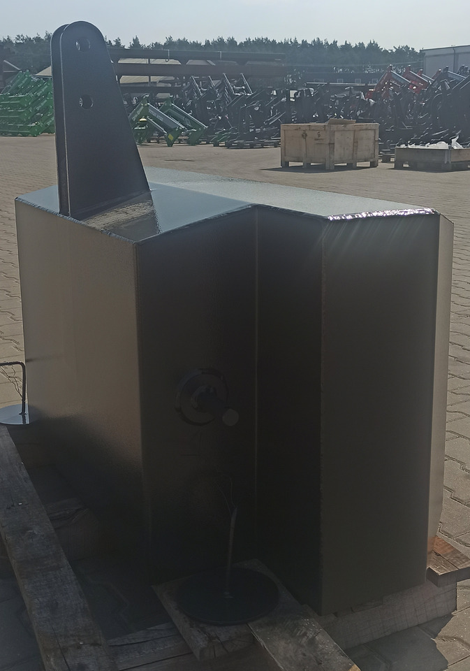 METAL-TECHNIK Betongewicht / Ballast / Masse / Zavorra / Утяжелитель / Obciążnik 800 kg - Kontra teg za Traktor: slika 4 METAL-TECHNIK Betongewicht / Ballast / Masse / Zavorra / Утяжелитель / Obciążnik 800 kg - Kontra teg za Traktor: slika 4