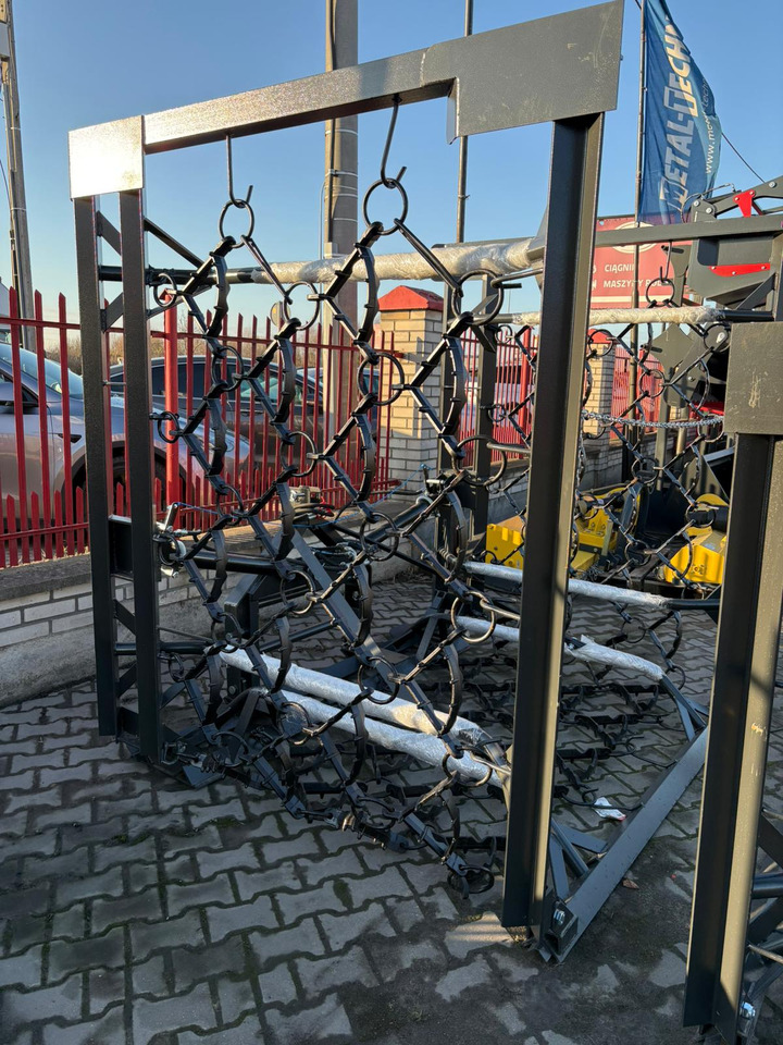 Metal-Technik Wiesenegge / Meadow harrow / Herse de prairie / Strigliatrice / Lanza de prado / Полевая волокуша / Włóka łąkowa 6 m - Lančana drljača: slika 1 Metal-Technik Wiesenegge / Meadow harrow / Herse de prairie / Strigliatrice / Lanza de prado / Полевая волокуша / Włóka łąkowa 6 m - Lančana drljača: slika 1