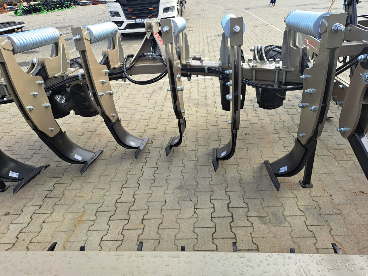 ROLEX Tiefenlockerer / Subsoiler / Décompacteur / Subsolador / Dissodatori / Глубокорыхлитель тип V / Głębosz typ V 3 m - Podrivač: slika 4 ROLEX Tiefenlockerer / Subsoiler / Décompacteur / Subsolador / Dissodatori / Глубокорыхлитель тип V / Głębosz typ V 3 m - Podrivač: slika 4