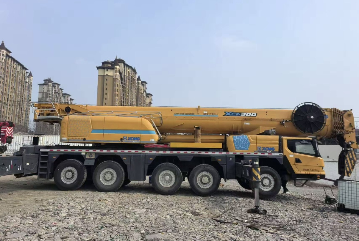 XCMG XCA220 - Autokran za sve terene: slika 2 XCMG XCA220 - Autokran za sve terene: slika 2