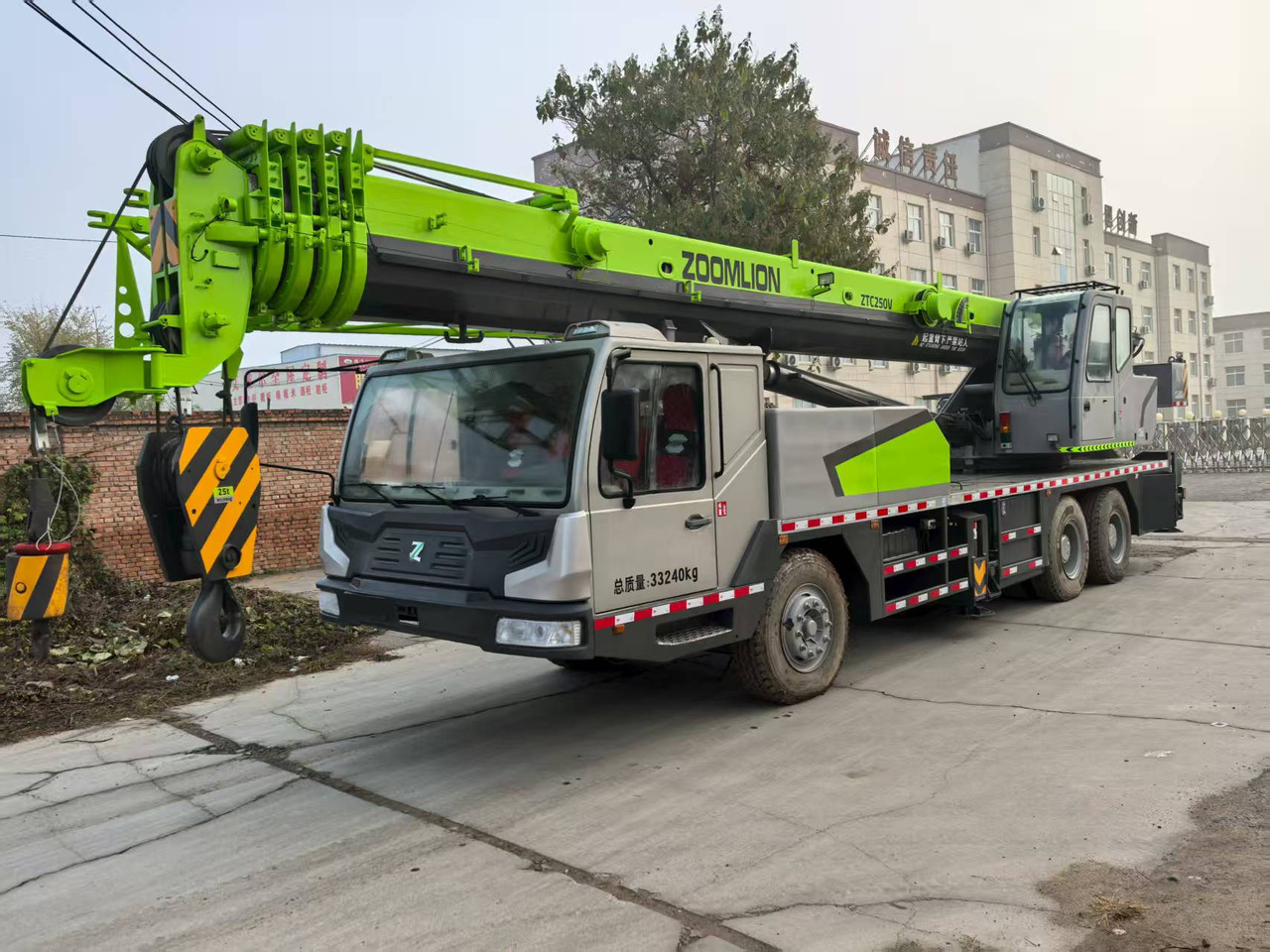 ZOOMLION ZTC250V - Autodizalica: slika 1 ZOOMLION ZTC250V - Autodizalica: slika 1