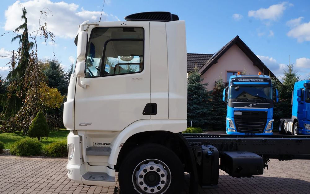 DAF CF 300 4X2 18T EURO 6 SILNIK 11L RAMA DO ZABUDOWY 176 TYS KM - Kamion sa golom šasijom i zatvorenom kabinom: slika 5 DAF CF 300 4X2 18T EURO 6 SILNIK 11L RAMA DO ZABUDOWY 176 TYS KM - Kamion sa golom šasijom i zatvorenom kabinom: slika 5