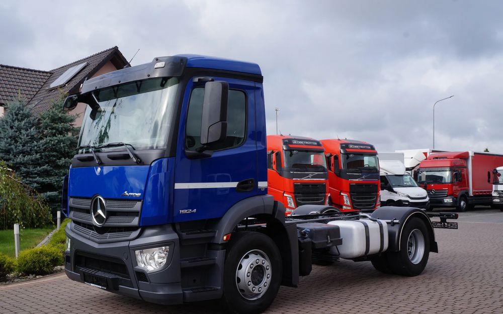 Mercedes-Benz ANTOS 1824 ACTROS EURO 6 RAMA DO ZABUDOWY ROZSTAW OSI 3.80M ANTOS 1830 1827 - Kamion sa golom šasijom i zatvorenom kabinom: slika 1 Mercedes-Benz ANTOS 1824 ACTROS EURO 6 RAMA DO ZABUDOWY ROZSTAW OSI 3.80M ANTOS 1830 1827 - Kamion sa golom šasijom i zatvorenom kabinom: slika 1