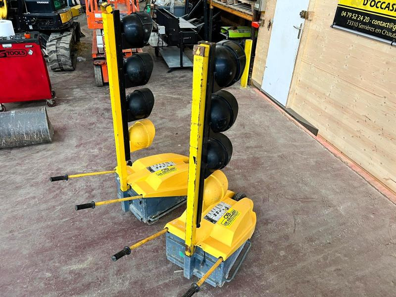 FEUX DE CHANTIER TRICOLORES TTS TEMPO AVEC TELECOMMANDE D'OCCASION - Građevinska oprema: slika 5 FEUX DE CHANTIER TRICOLORES TTS TEMPO AVEC TELECOMMANDE D'OCCASION - Građevinska oprema: slika 5