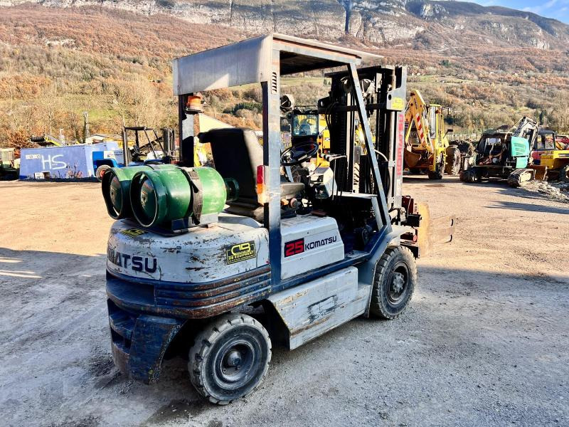 KOMATSU Chariot élévateur à gaz FG25T-11E (AVEC PINCE) - Gasni viljuškar: slika 3 KOMATSU Chariot élévateur à gaz FG25T-11E (AVEC PINCE) - Gasni viljuškar: slika 3