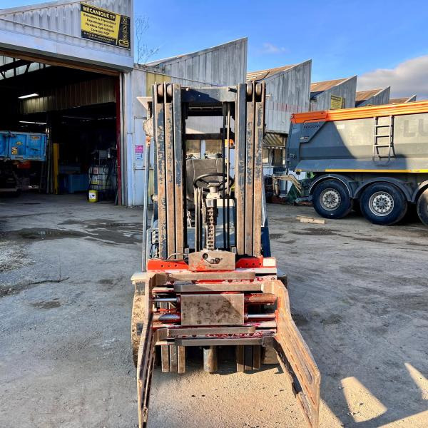 KOMATSU Chariot élévateur à gaz FG25T-11E (AVEC PINCE) - Gasni viljuškar: slika 5 KOMATSU Chariot élévateur à gaz FG25T-11E (AVEC PINCE) - Gasni viljuškar: slika 5