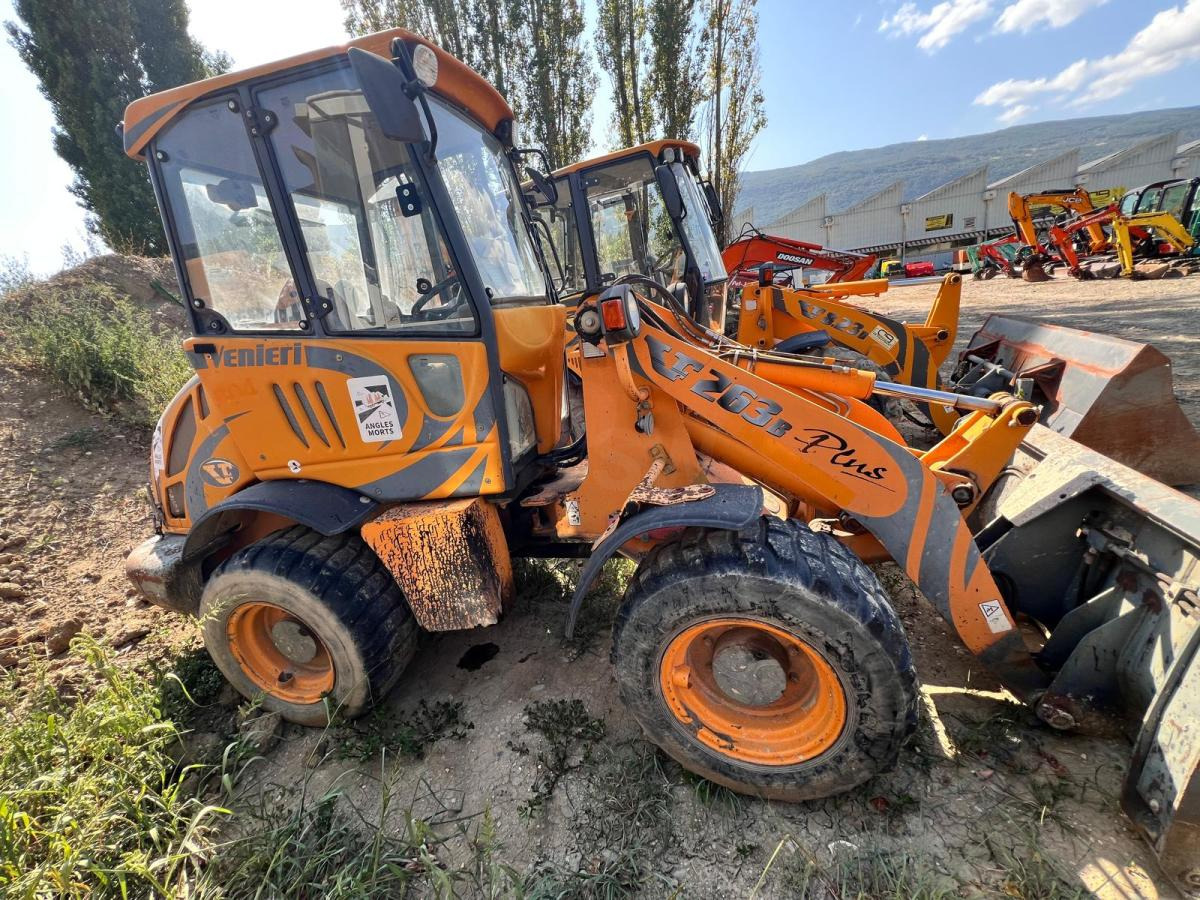 Venieri 263B PLUS CHARGEUSE SUR PNEUS - Utovarivač točkaš: slika 4 Venieri 263B PLUS CHARGEUSE SUR PNEUS - Utovarivač točkaš: slika 4