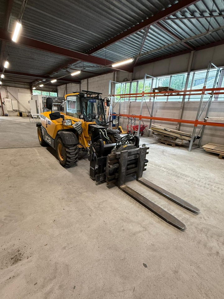 JCB 525-60T5 Hi-Viz - Teleskopski utovarivač na točkovima: slika 4 JCB 525-60T5 Hi-Viz - Teleskopski utovarivač na točkovima: slika 4