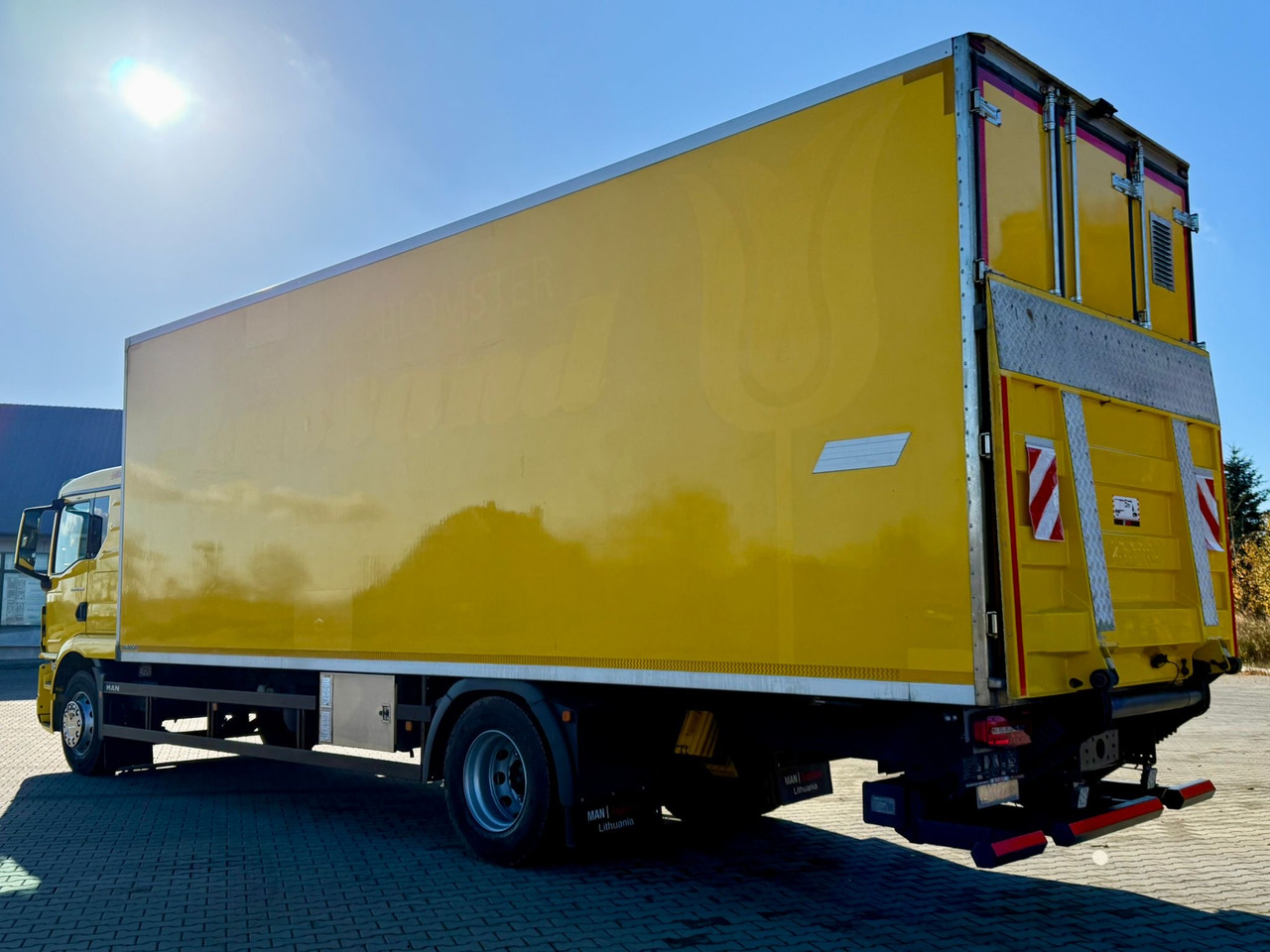 MAN 18.320 / IZOTERMA / GRZANA / WINDA / 20 EUROPALET / AUTOMAT / 170 TYŚ KM / 2021 R / SYPIALKA / CAŁY NA PODUSZKACH / SPROWADZONY / JAK NOWY - Izotermički kamion: slika 3 MAN 18.320 / IZOTERMA / GRZANA / WINDA / 20 EUROPALET / AUTOMAT / 170 TYŚ KM / 2021 R / SYPIALKA / CAŁY NA PODUSZKACH / SPROWADZONY / JAK NOWY - Izotermički kamion: slika 3