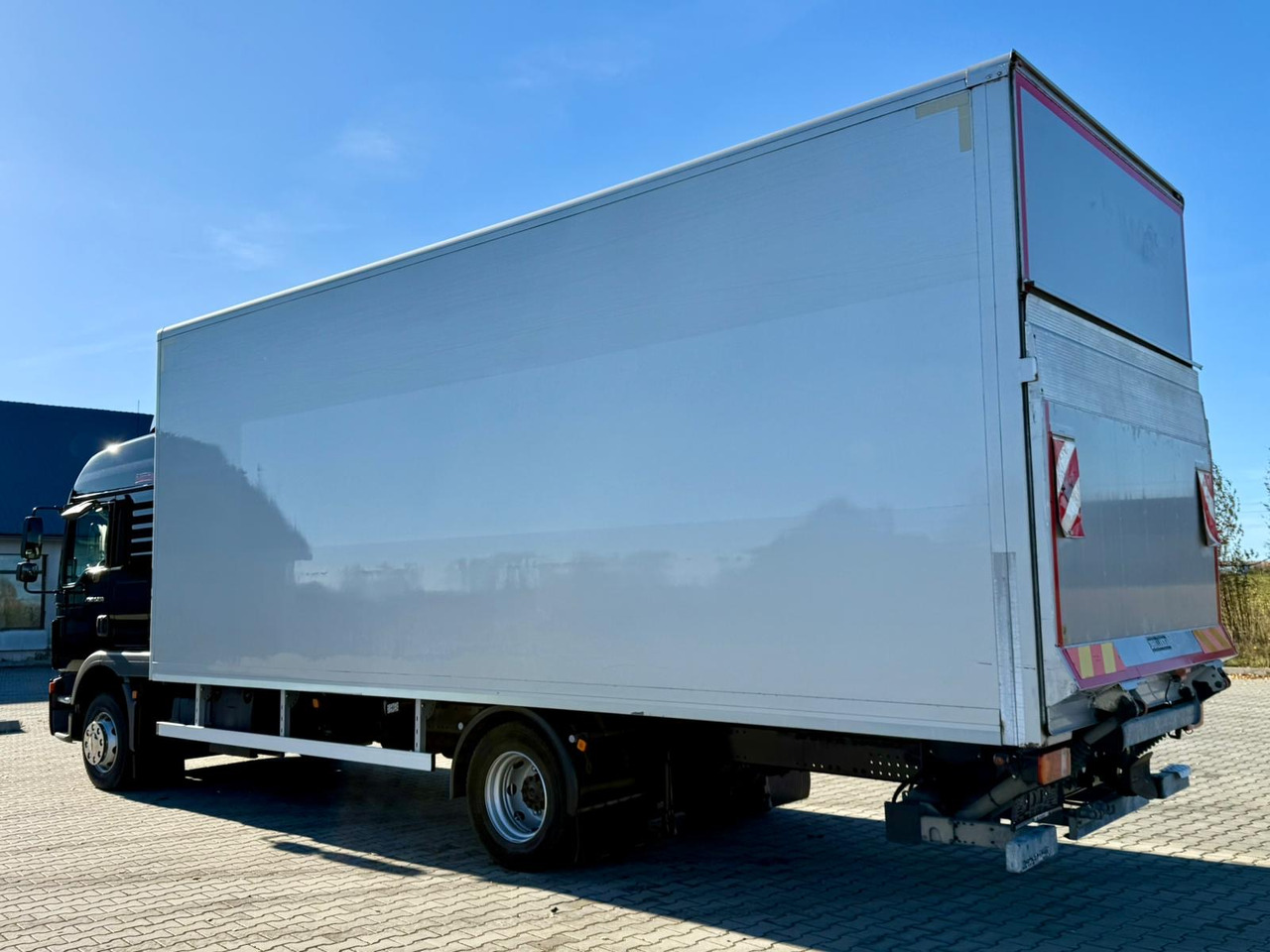 MAN TGM 12.290 / TGL / KONTENER / WINDA / 18 EUROPALET / SYPIALKA / - Kamion sa zatvorenim sandukom: slika 5 MAN TGM 12.290 / TGL / KONTENER / WINDA / 18 EUROPALET / SYPIALKA / - Kamion sa zatvorenim sandukom: slika 5