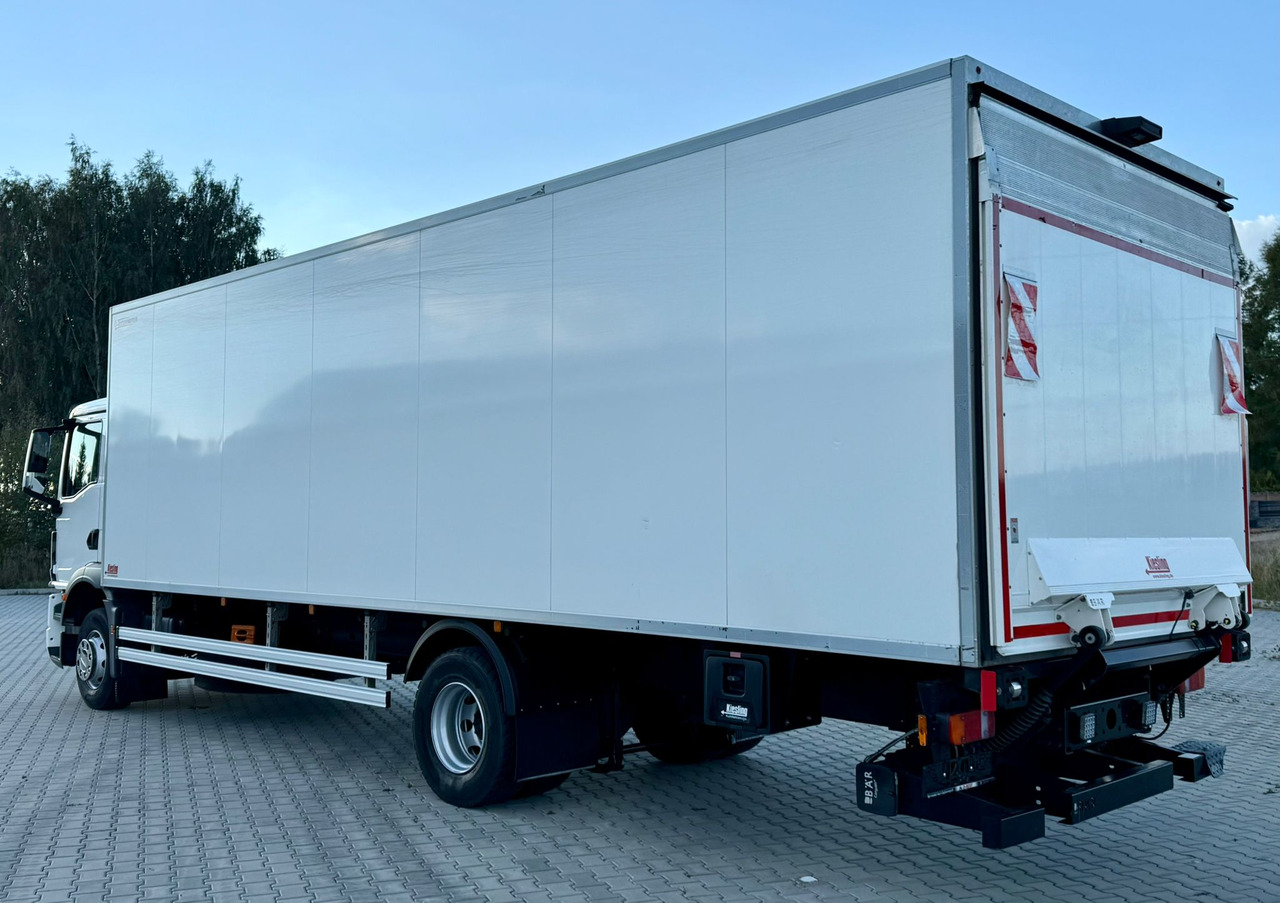 MAN TGM 15.290 / CHŁODNIA / WINDA / 8.3 M DŁUGOŚCI / 20 EUROPALET / THERMO KING / +30/-30 / AUTOMAT / 2021 ROK / SERWISOWANY - Hladnjača: slika 4 MAN TGM 15.290 / CHŁODNIA / WINDA / 8.3 M DŁUGOŚCI / 20 EUROPALET / THERMO KING / +30/-30 / AUTOMAT / 2021 ROK / SERWISOWANY - Hladnjača: slika 4