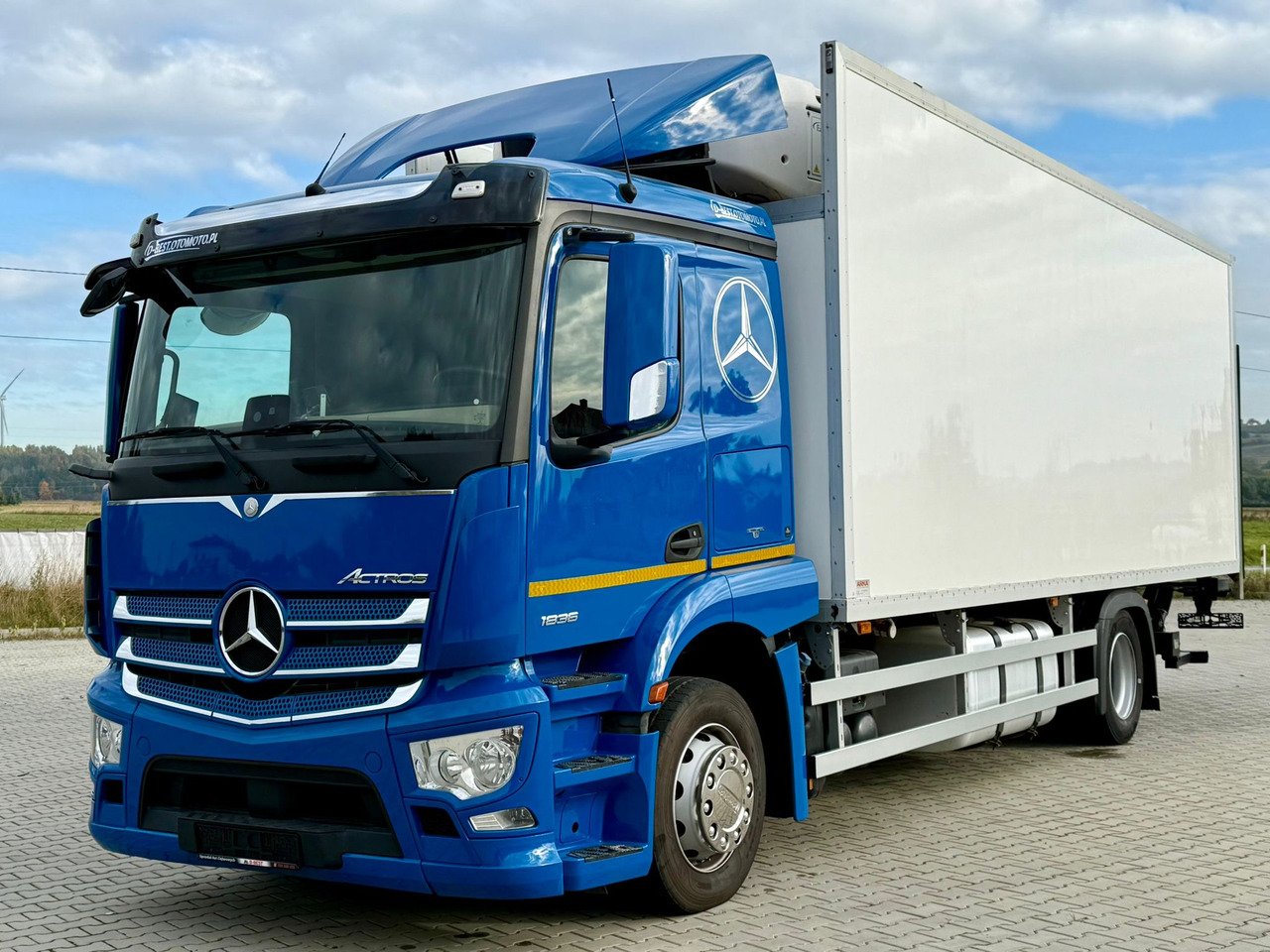 MERCEDES-BENZ ACTROS 1836 / CHŁODNIA / WINDA / 18 PALET / SILNIK 10677 cm3 / CARRIER / SYPIALKA / AUTOMAT / 2018 ROK - Hladnjača: slika 2 MERCEDES-BENZ ACTROS 1836 / CHŁODNIA / WINDA / 18 PALET / SILNIK 10677 cm3 / CARRIER / SYPIALKA / AUTOMAT / 2018 ROK - Hladnjača: slika 2