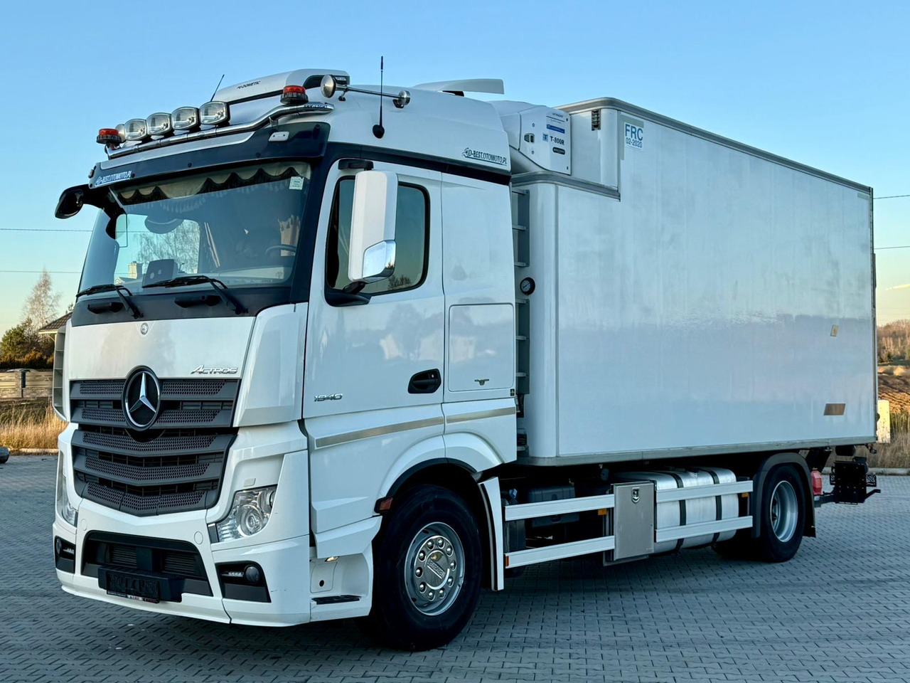 MERCEDES-BENZ ACTROS 1840 / CHŁODNIA / WINDA / 15 EUROPALET / 6.10 M DŁUGOŚCI / DUŻA KABINA / AUTOMAT / SPROWADZONY / SERWISOWANY / EURO 6 - Hladnjača: slika 2 MERCEDES-BENZ ACTROS 1840 / CHŁODNIA / WINDA / 15 EUROPALET / 6.10 M DŁUGOŚCI / DUŻA KABINA / AUTOMAT / SPROWADZONY / SERWISOWANY / EURO 6 - Hladnjača: slika 2