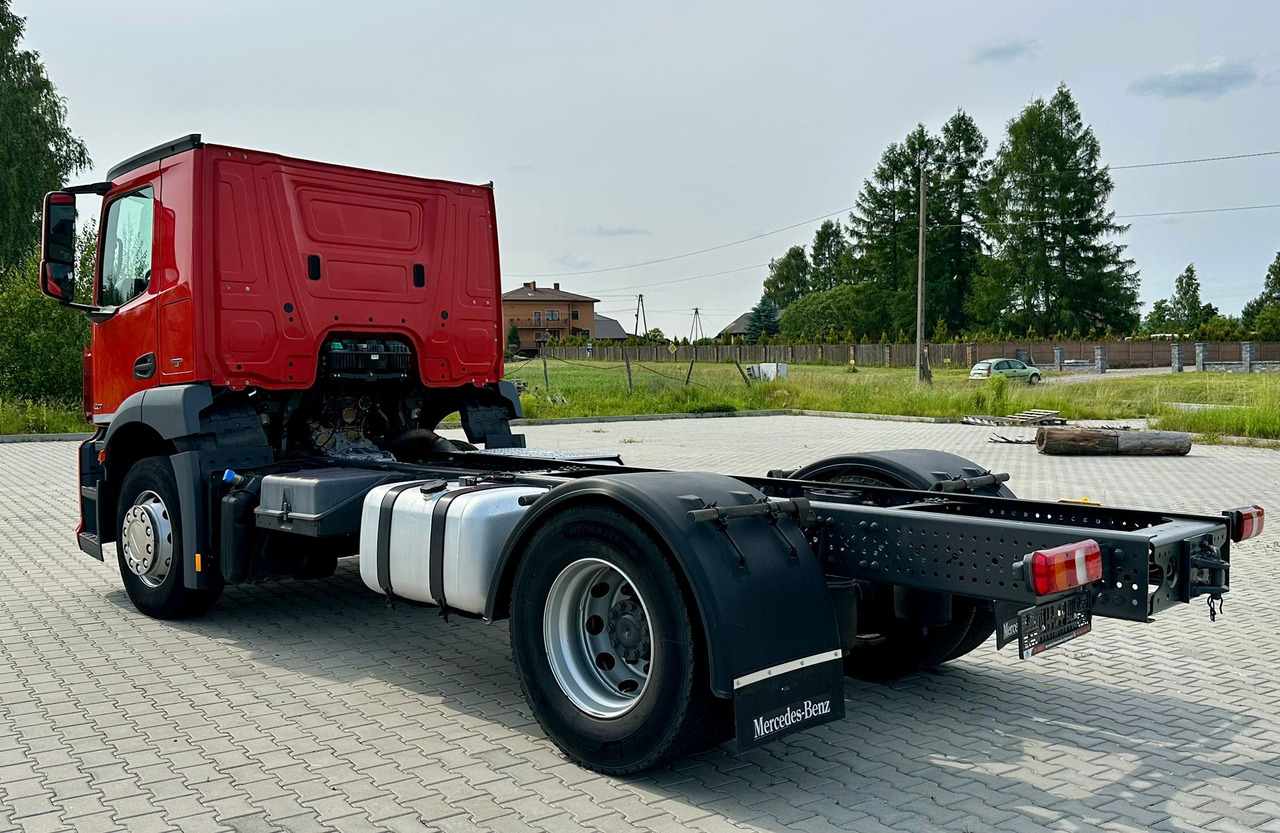 MERCEDES-BENZ ANTOS 1827 / DO ZABUDOWY / ROZSTAW OSI 3.8 M / EURO 6 / WYWROTKA / BECZKA / UTRZYMANIE DRÓG / HAKOWIEC / Z NIEMIEC - Kamion sa golom šasijom i zatvorenom kabinom: slika 3 MERCEDES-BENZ ANTOS 1827 / DO ZABUDOWY / ROZSTAW OSI 3.8 M / EURO 6 / WYWROTKA / BECZKA / UTRZYMANIE DRÓG / HAKOWIEC / Z NIEMIEC - Kamion sa golom šasijom i zatvorenom kabinom: slika 3