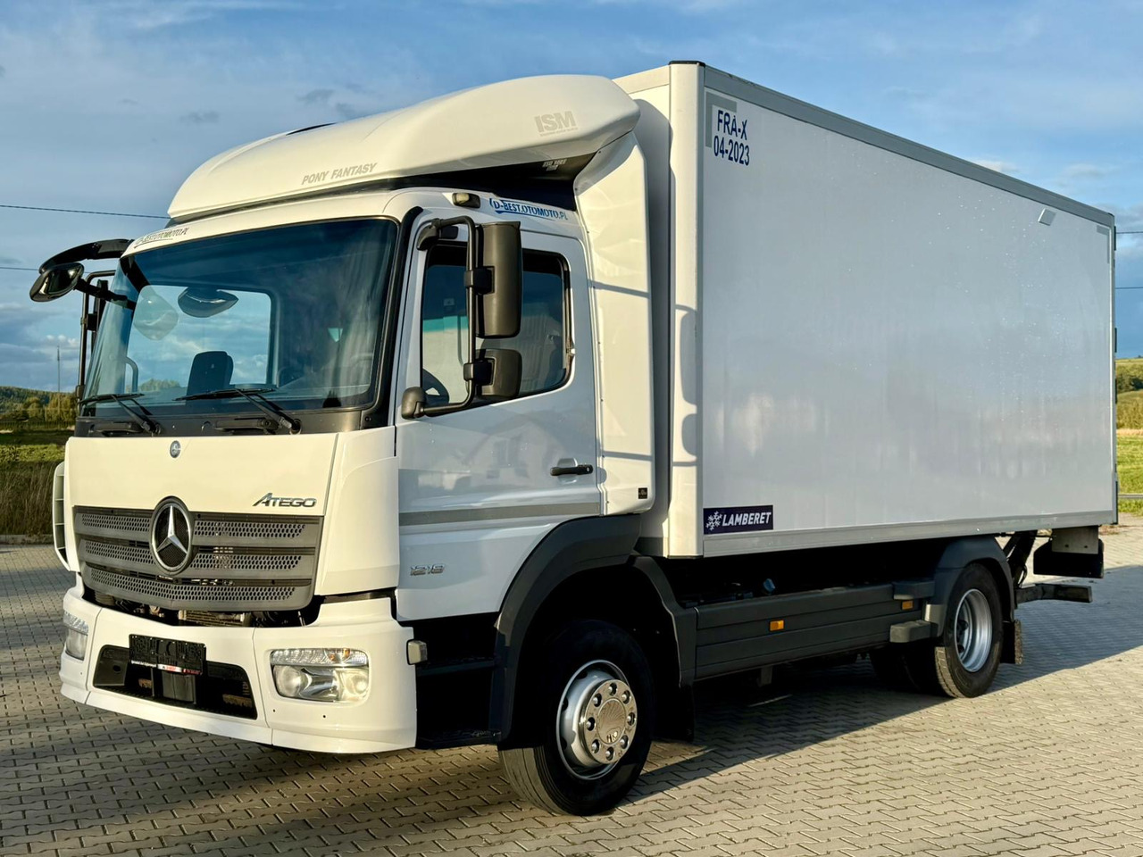 MERCEDES-BENZ ATEGO 1218 / CHŁODNIA / IZOTERMA / WINDA / 5.10 M DŁUGOŚCI / LAMBERET / AUTOMAT / 2017 ROK / 410 TYŚ KM - Hladnjača: slika 2 MERCEDES-BENZ ATEGO 1218 / CHŁODNIA / IZOTERMA / WINDA / 5.10 M DŁUGOŚCI / LAMBERET / AUTOMAT / 2017 ROK / 410 TYŚ KM - Hladnjača: slika 2
