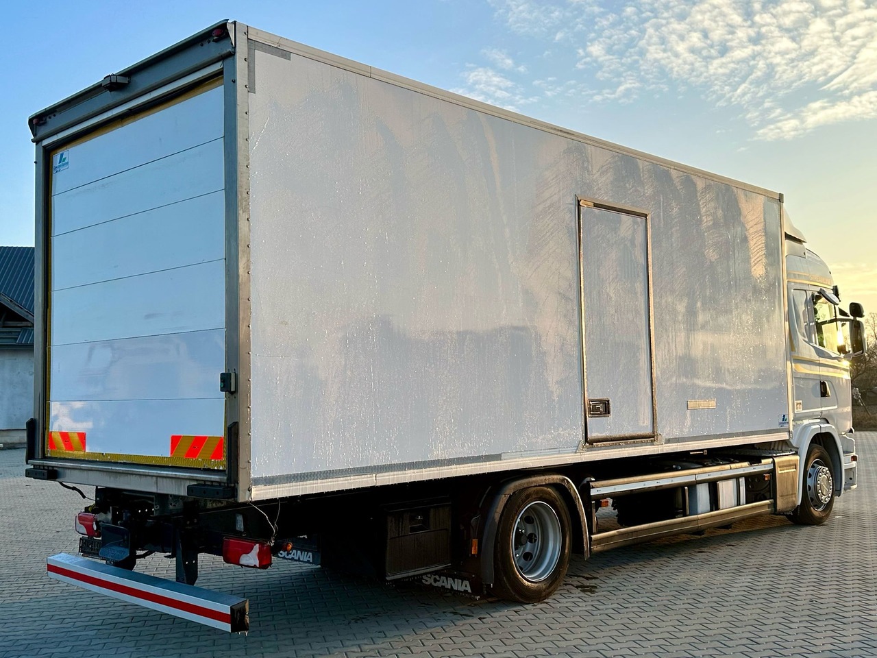 SCANIA G360 / IZOTERMA / 6.8 M DŁUGOŚCI / AUTOMAT / CAŁA NA PODUSZKACH / KLIMA POSTOJOWA / ELEKTRYCZNA ROLETA TYŁ / SYPIALKA - Izotermički kamion: slika 3 SCANIA G360 / IZOTERMA / 6.8 M DŁUGOŚCI / AUTOMAT / CAŁA NA PODUSZKACH / KLIMA POSTOJOWA / ELEKTRYCZNA ROLETA TYŁ / SYPIALKA - Izotermički kamion: slika 3