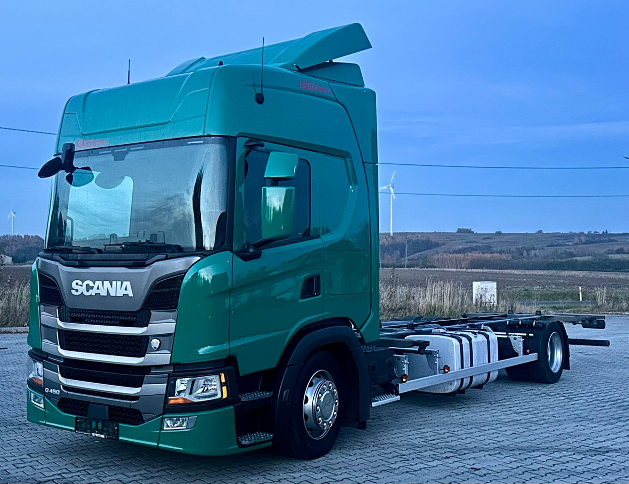 SCANIA G450 / RAMA DO ZABUDOWY / ROZSTAW 5.75 / AUTOMAT / SYPIALKA - Kamion sa golom šasijom i zatvorenom kabinom: slika 2 SCANIA G450 / RAMA DO ZABUDOWY / ROZSTAW 5.75 / AUTOMAT / SYPIALKA - Kamion sa golom šasijom i zatvorenom kabinom: slika 2