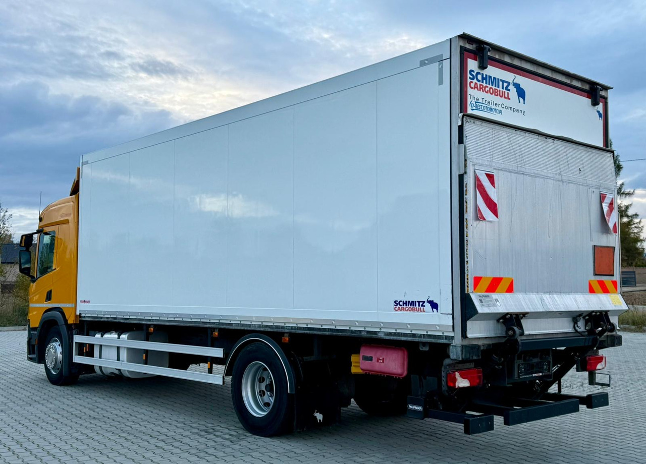 SCANIA P220 / IZOTERMA / WINDA / SCHMITZ / 18 PALET / SILNIK 6 / SYPIALKA / 2019 ROK / NISKI PRZEBIEG - Izotermički kamion: slika 3 SCANIA P220 / IZOTERMA / WINDA / SCHMITZ / 18 PALET / SILNIK 6 / SYPIALKA / 2019 ROK / NISKI PRZEBIEG - Izotermički kamion: slika 3