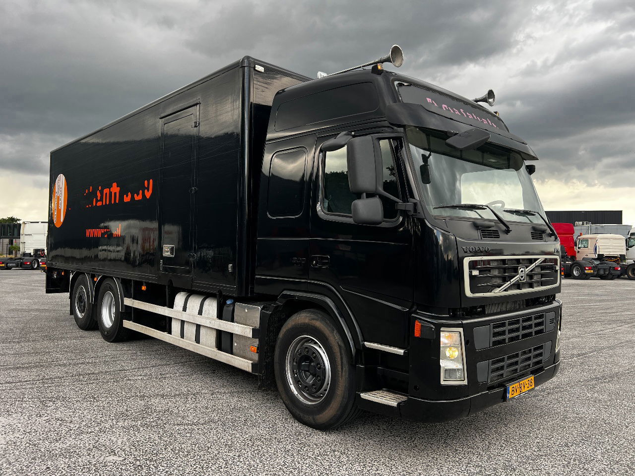 Volvo FM 9.300 Globe 6x2, Euro 5 - Kamion sa zatvorenim sandukom: slika 2 Volvo FM 9.300 Globe 6x2, Euro 5 - Kamion sa zatvorenim sandukom: slika 2