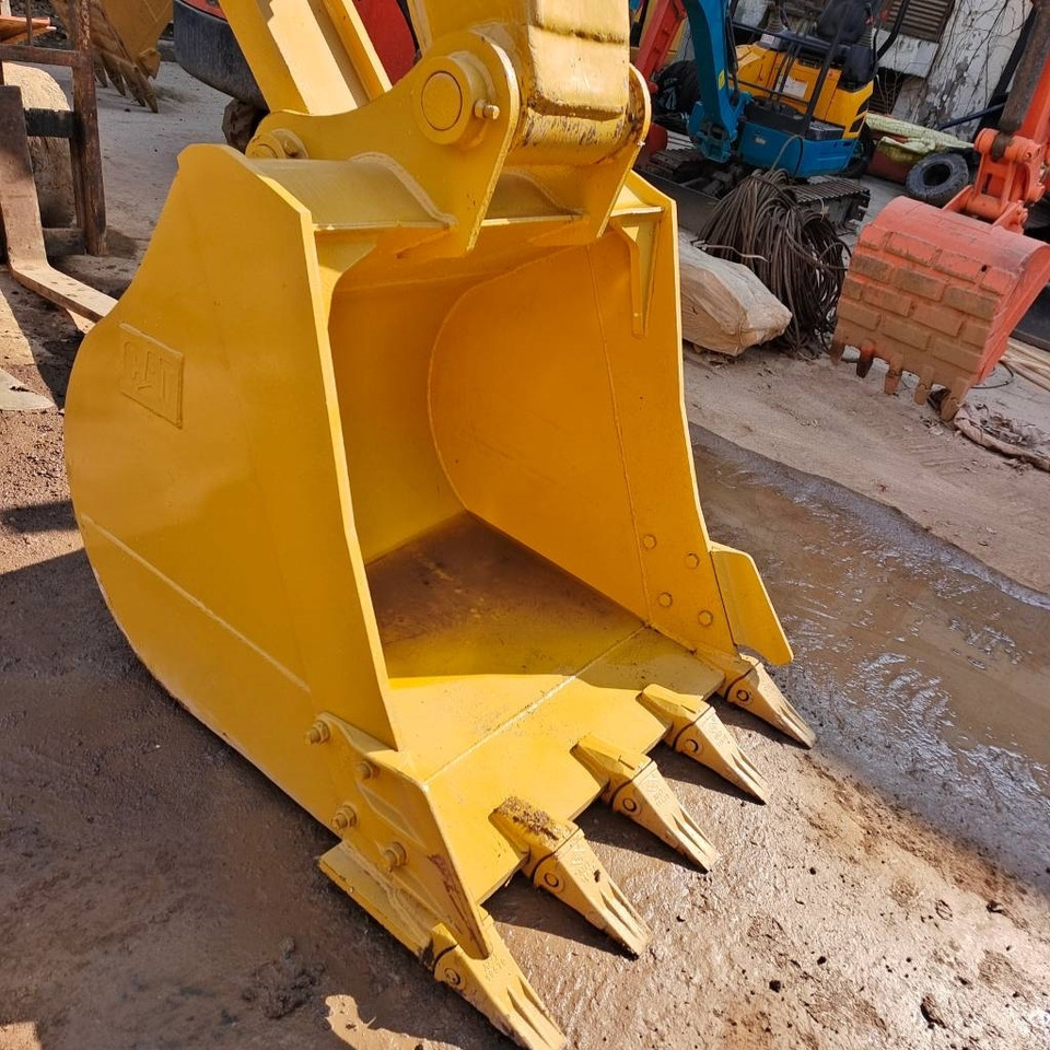 Bager guseničar CAT 320 D2: slika 9