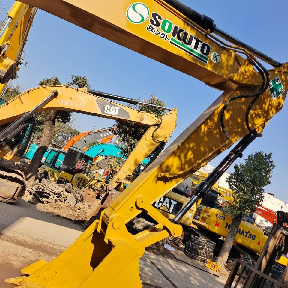 Bager guseničar CAT 320 D2: slika 14