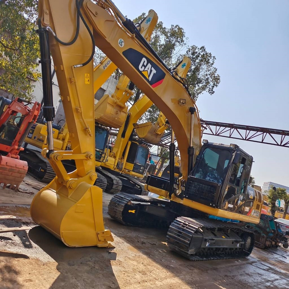 Bager guseničar CAT 320 D2: slika 11