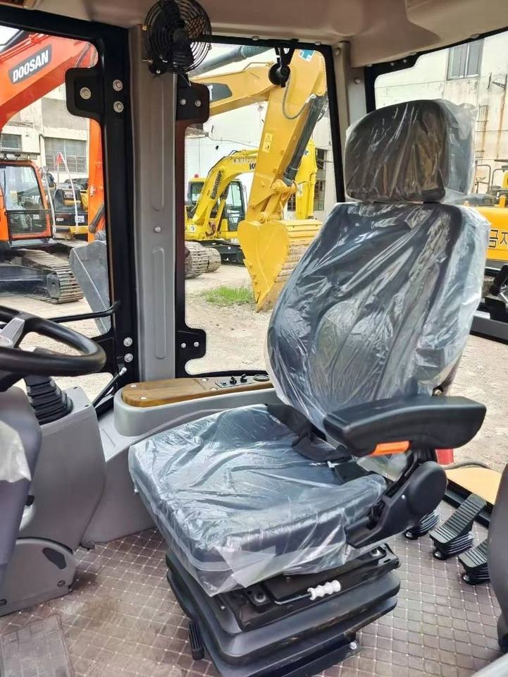 CAT 420 F BRAND NEW MACHINE - Bager utovarivač: slika 3 CAT 420 F BRAND NEW MACHINE - Bager utovarivač: slika 3