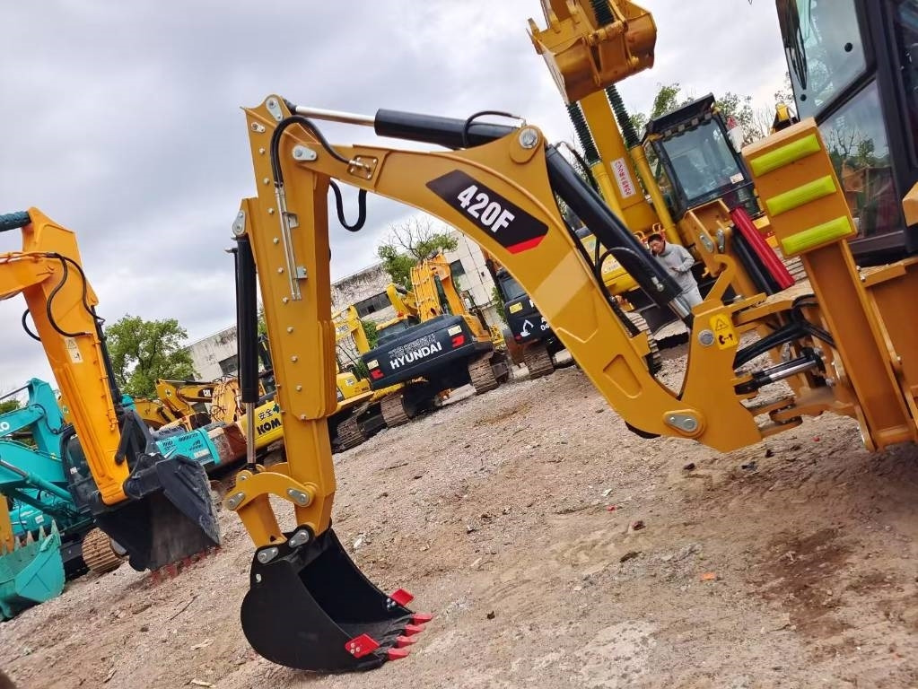 CAT 420 F - Bager utovarivač: slika 4 CAT 420 F - Bager utovarivač: slika 4