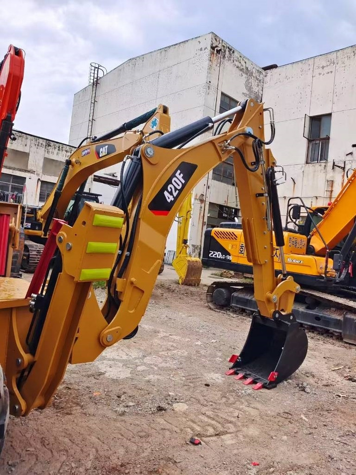Lizing  CAT 420 F CAT 420 F: slika 13