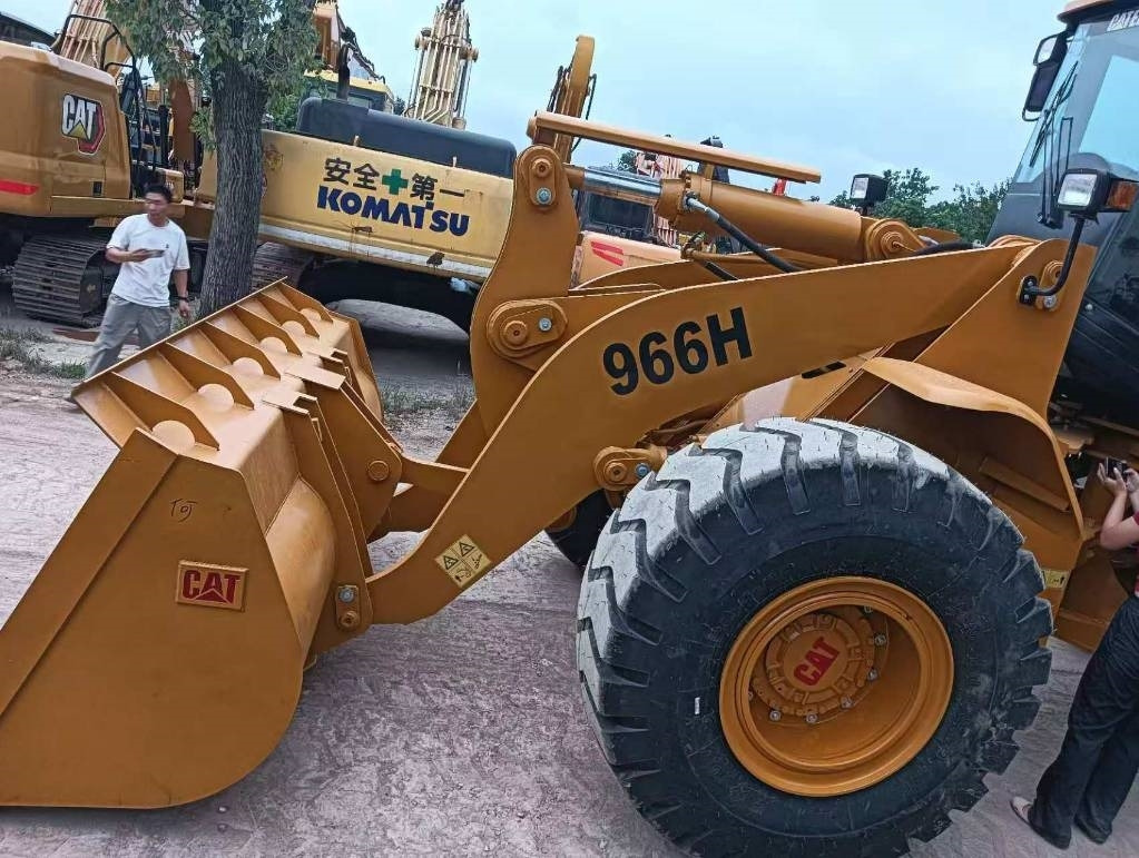 Utovarivač točkaš CAT 966 H: slika 10