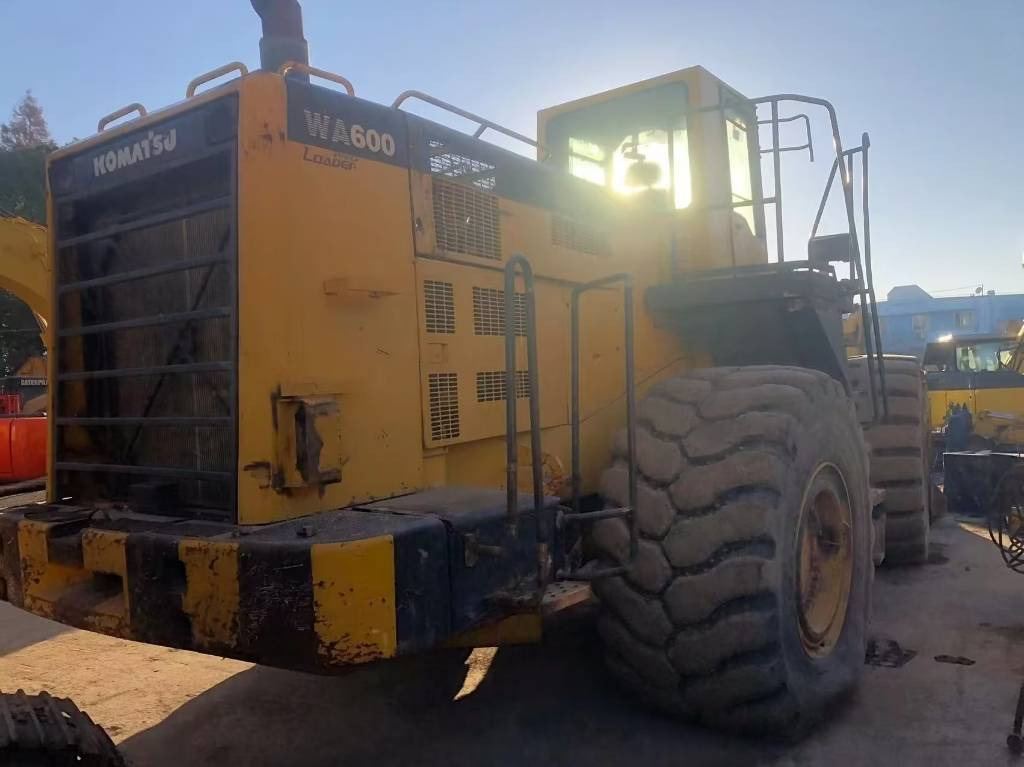 Komatsu WA 600-3 - Utovarivač točkaš: slika 4 Komatsu WA 600-3 - Utovarivač točkaš: slika 4