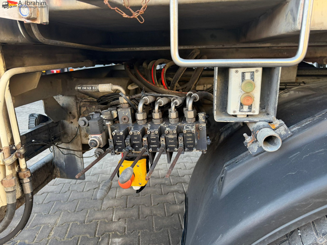 Scania B4X2 Edelstahlkipper für Tierkörperbeseitigung Kran MKG - Druga mašina: slika 2 Scania B4X2 Edelstahlkipper für Tierkörperbeseitigung Kran MKG - Druga mašina: slika 2