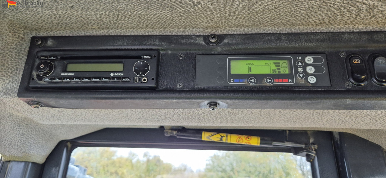 Komatsu WA 250 Zustand technisch ok, optisch 3-4 Unterlagen vorhanden - Utovarivač točkaš: slika 5 Komatsu WA 250 Zustand technisch ok, optisch 3-4 Unterlagen vorhanden - Utovarivač točkaš: slika 5