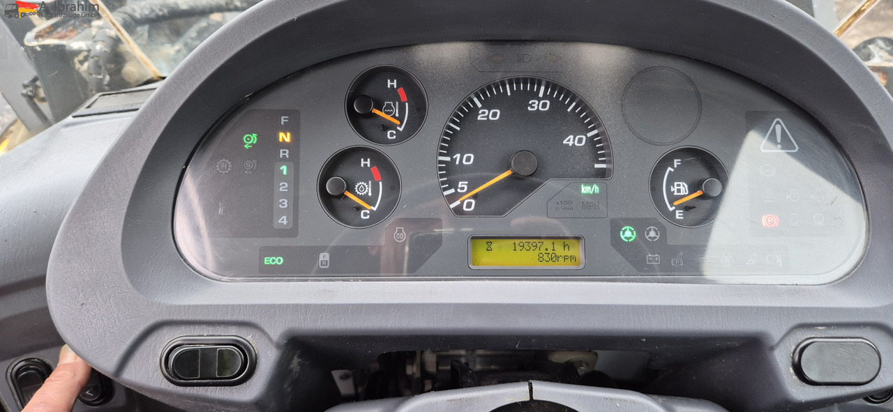 Komatsu WA 250 Zustand technisch ok, optisch 3-4 Unterlagen vorhanden - Utovarivač točkaš: slika 3 Komatsu WA 250 Zustand technisch ok, optisch 3-4 Unterlagen vorhanden - Utovarivač točkaš: slika 3