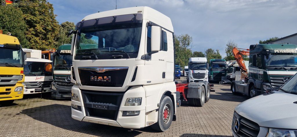 MAN 26.440 TGX, Chassis 7,80 m lang 4,85 m Radstand - Kamion sa golom šasijom i zatvorenom kabinom: slika 1 MAN 26.440 TGX, Chassis 7,80 m lang 4,85 m Radstand - Kamion sa golom šasijom i zatvorenom kabinom: slika 1