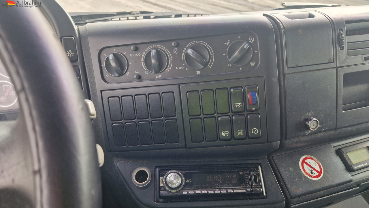 MAN 8.180 Thermokingkühlung - 30 ° sauber, 3. Gang kratzt, voll fahrbereit - Hladnjača: slika 2 MAN 8.180 Thermokingkühlung - 30 ° sauber, 3. Gang kratzt, voll fahrbereit - Hladnjača: slika 2