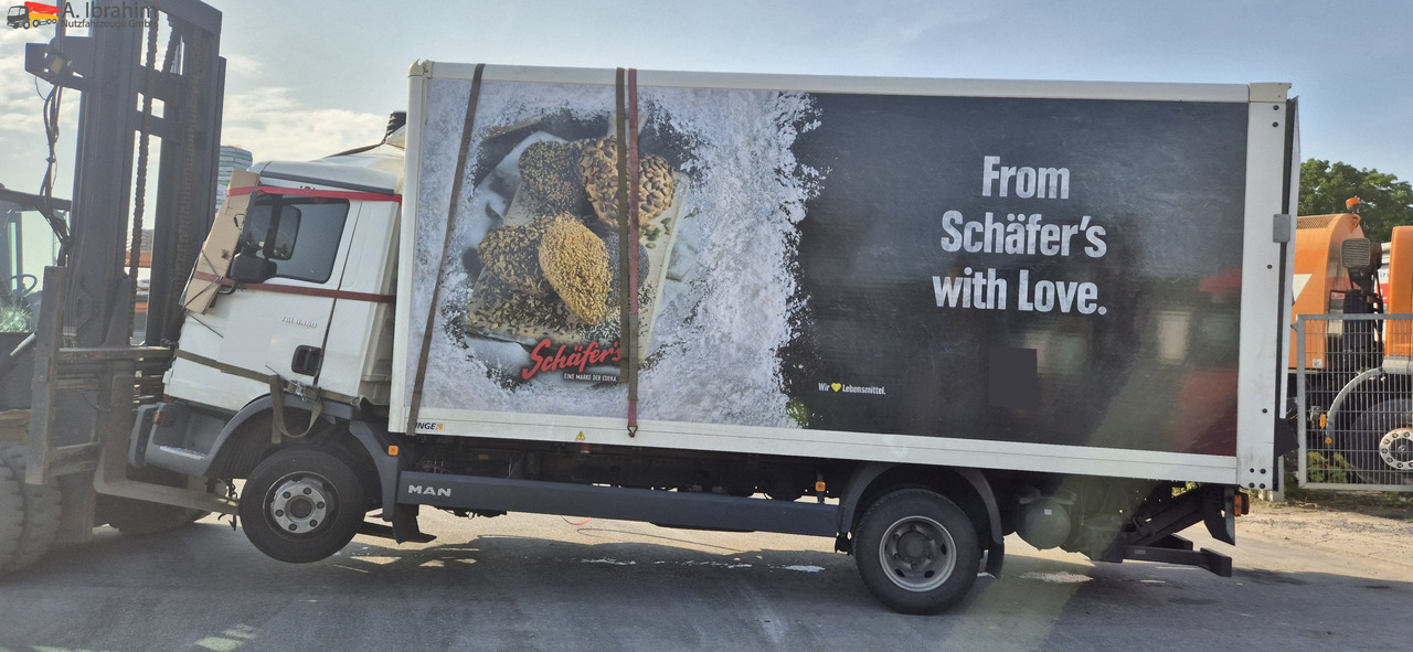 MAN TGL 8.160 4x2 Brotkoffer mit Kühlfach nicht fahrbereit ! nicht rollfähig - Dostavno vozilo hladnjača: slika 1 MAN TGL 8.160 4x2 Brotkoffer mit Kühlfach nicht fahrbereit ! nicht rollfähig - Dostavno vozilo hladnjača: slika 1