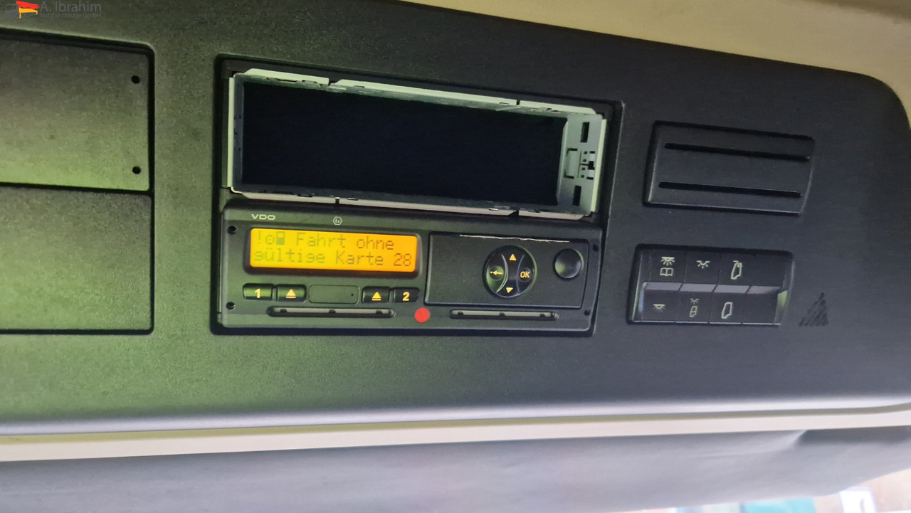 Mercedes-Benz 1845 Retarder Klima, Kühlschrank Edscha, Retarder, LBW, Zustand gut - Kamion sa ceradom: slika 4 Mercedes-Benz 1845 Retarder Klima, Kühlschrank Edscha, Retarder, LBW, Zustand gut - Kamion sa ceradom: slika 4