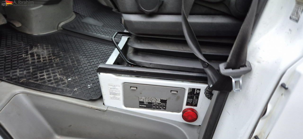 Mercedes-Benz Sprinter DB 319 CDI Automatik, Tempomat, ATM bei 290 tkm - Šlep vozilo: slika 4 Mercedes-Benz Sprinter DB 319 CDI Automatik, Tempomat, ATM bei 290 tkm - Šlep vozilo: slika 4