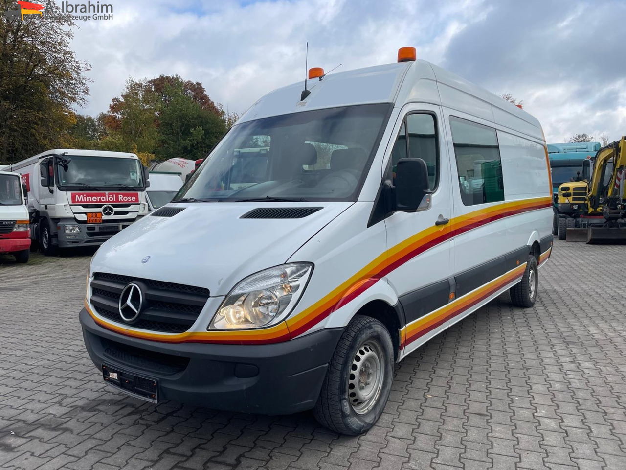 Mercedes-Benz Sprinter DB 319 CDI Geschlossen Kasten | 15 m³ | V6 | 4.5 m Radstand - Furgon: slika 1 Mercedes-Benz Sprinter DB 319 CDI Geschlossen Kasten | 15 m³ | V6 | 4.5 m Radstand - Furgon: slika 1
