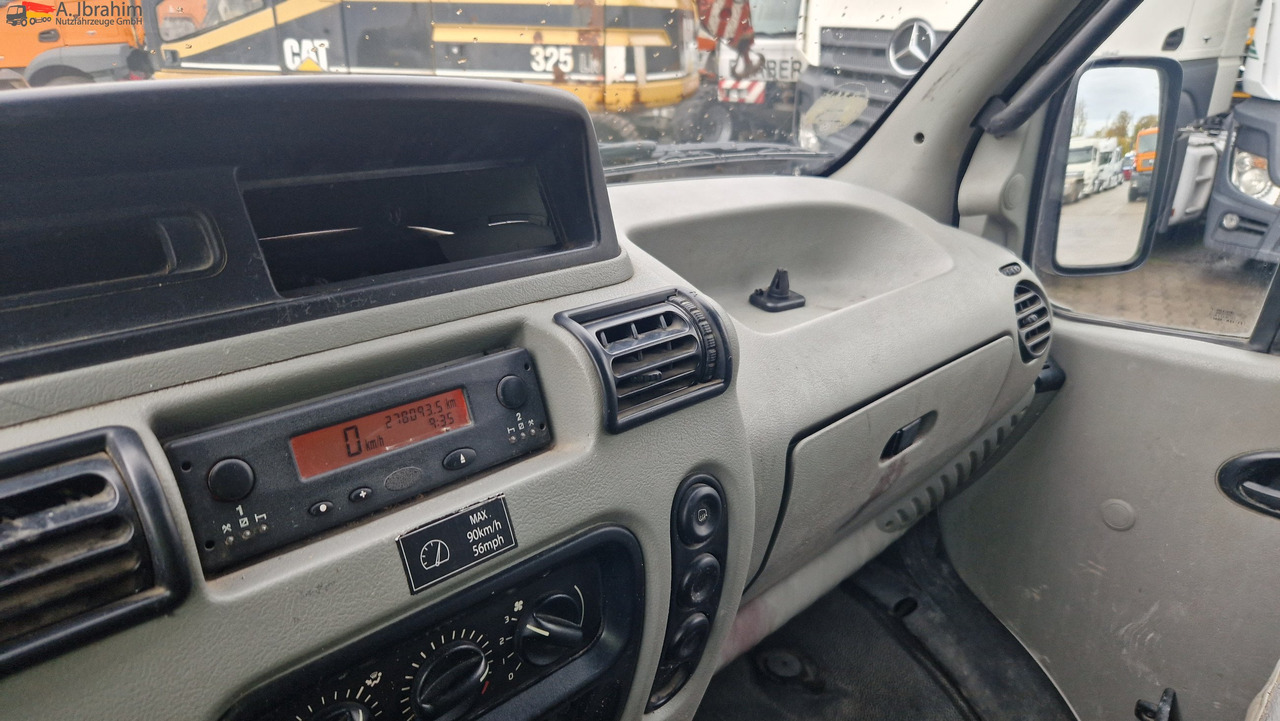 Renault 52AF, zwillingsbereift 2.8 nicht neu, aber läuft, - Furgon: slika 5 Renault 52AF, zwillingsbereift 2.8 nicht neu, aber läuft, - Furgon: slika 5