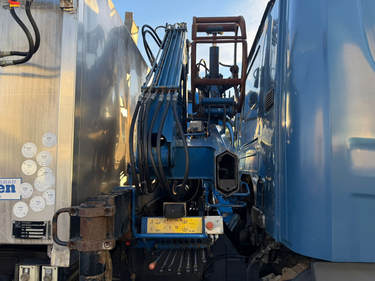 Scania B4X2 Edelstahlkipper für Tierkörperbeseitigung Kran MKG - Kamion za smeće: slika 5 Scania B4X2 Edelstahlkipper für Tierkörperbeseitigung Kran MKG - Kamion za smeće: slika 5