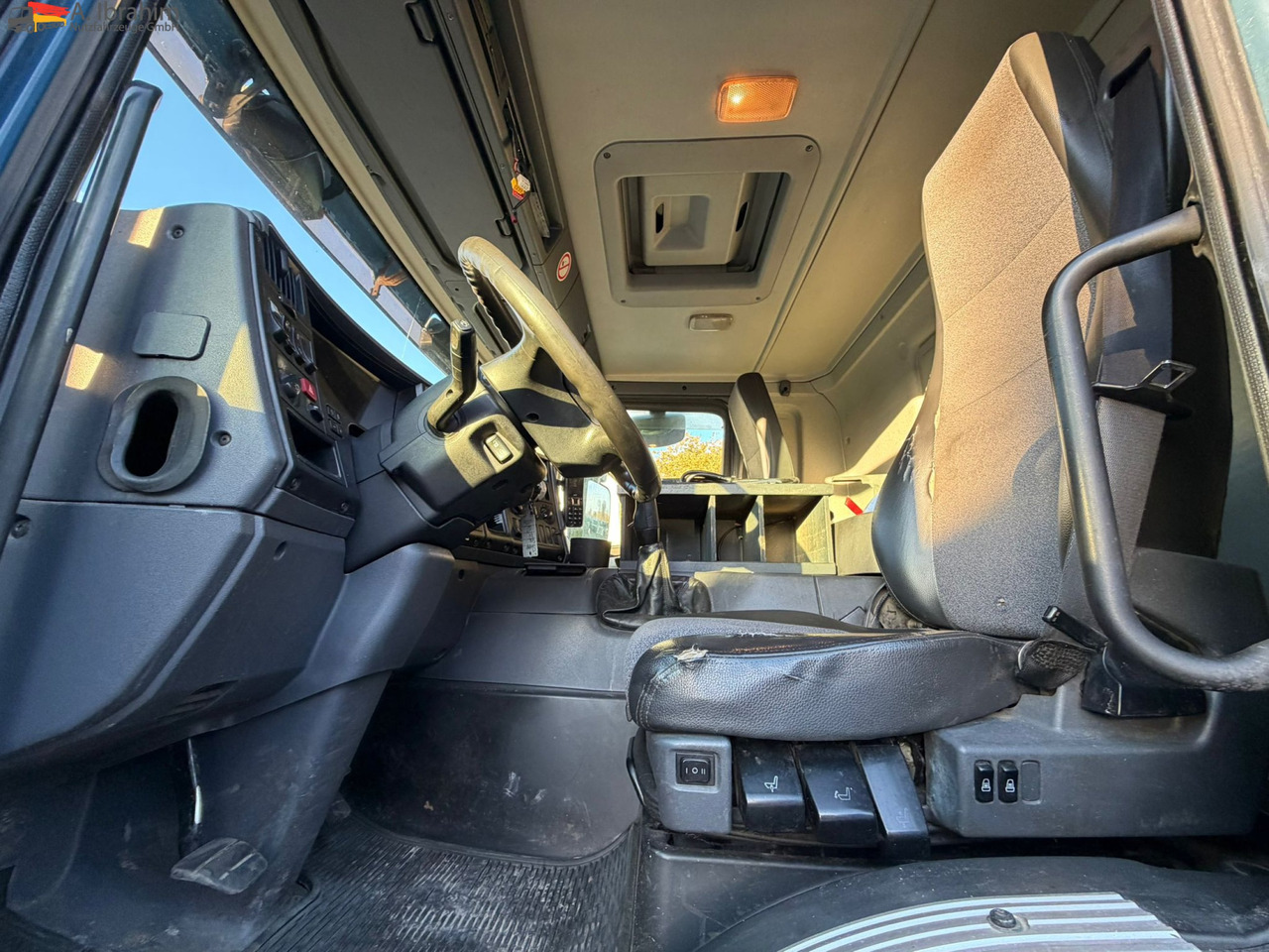 Scania B4X2 Edelstahlkipper für Tierkörperbeseitigung Kran MKG - Kamion za smeće: slika 2 Scania B4X2 Edelstahlkipper für Tierkörperbeseitigung Kran MKG - Kamion za smeće: slika 2