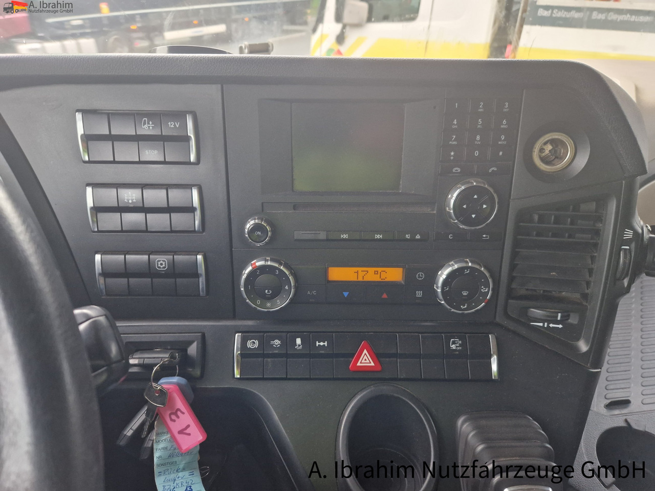 Mercedes-Benz 1845 Retarder Klima, Kühlschrank deutsches Fahrzeug - Tegljač: slika 4 Mercedes-Benz 1845 Retarder Klima, Kühlschrank deutsches Fahrzeug - Tegljač: slika 4