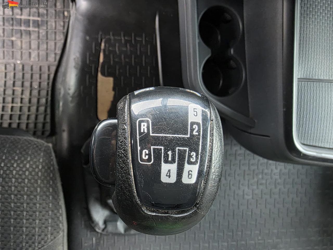 Scania R560 | 6x4 | V8 | Blatt Blatt | Schaltgetriebe |Kipphydraulik | Klima | Trommelbremse| 3 Pedals - Tegljač: slika 3 Scania R560 | 6x4 | V8 | Blatt Blatt | Schaltgetriebe |Kipphydraulik | Klima | Trommelbremse| 3 Pedals - Tegljač: slika 3