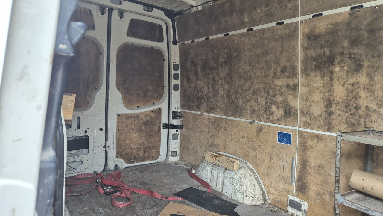 VW Crafter 2.5 Diesel Rost ja, technisch super, HU neu 01 2025 - Furgon: slika 5 VW Crafter 2.5 Diesel Rost ja, technisch super, HU neu 01 2025 - Furgon: slika 5