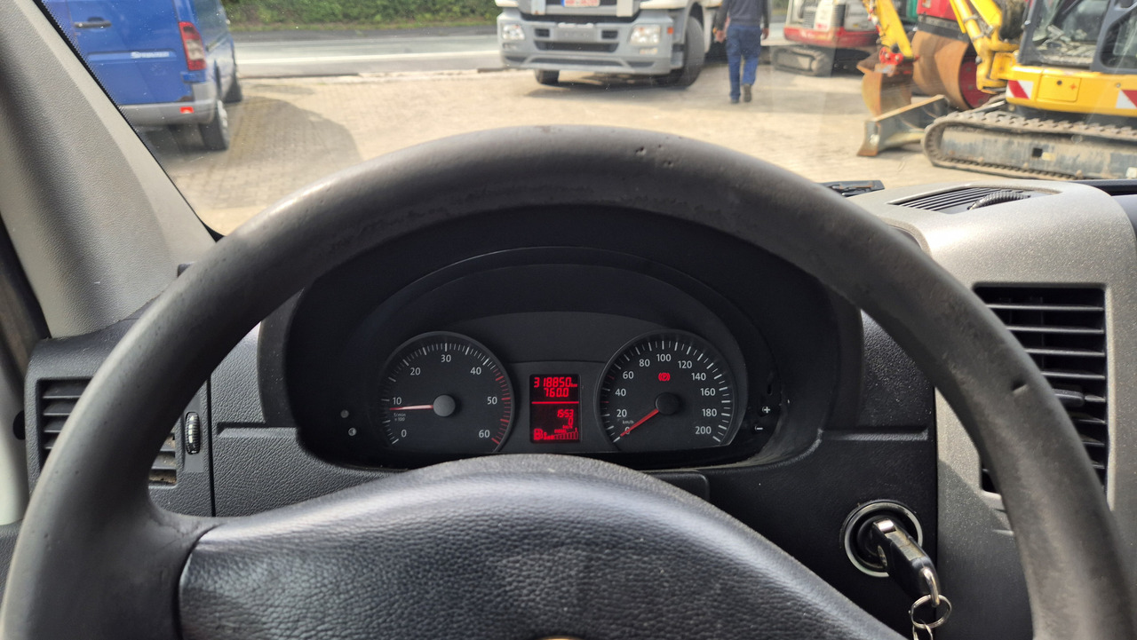 VW Crafter 2.5 Diesel Rost ja, technisch super, HU neu 01 2025 - Furgon: slika 3 VW Crafter 2.5 Diesel Rost ja, technisch super, HU neu 01 2025 - Furgon: slika 3